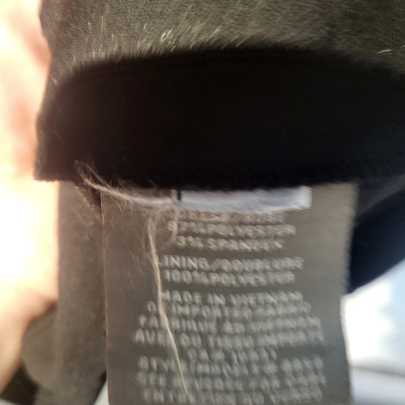 Laura Elegant Black Off-Shoulder Dress - Picture 5 of 6